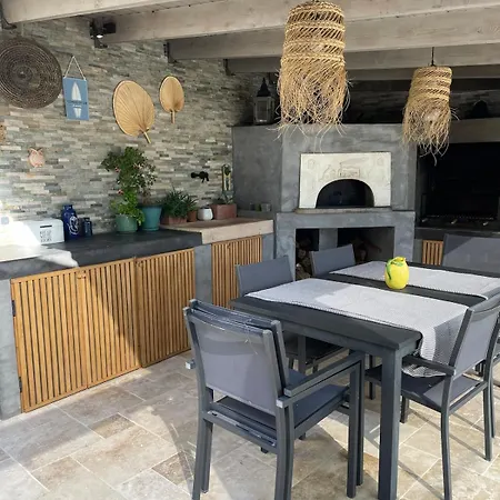 Maison Bord De *