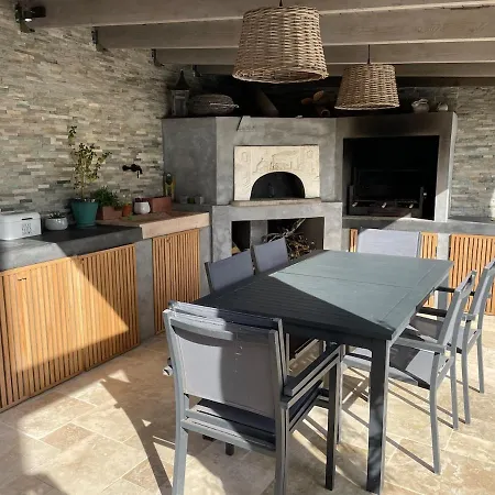 Maison Bord De *